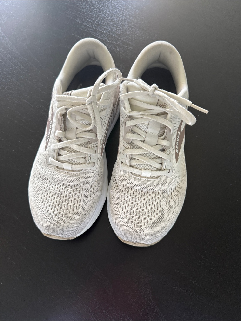 Brooks Women's Off-White- Gold 8.5 wide running shoes